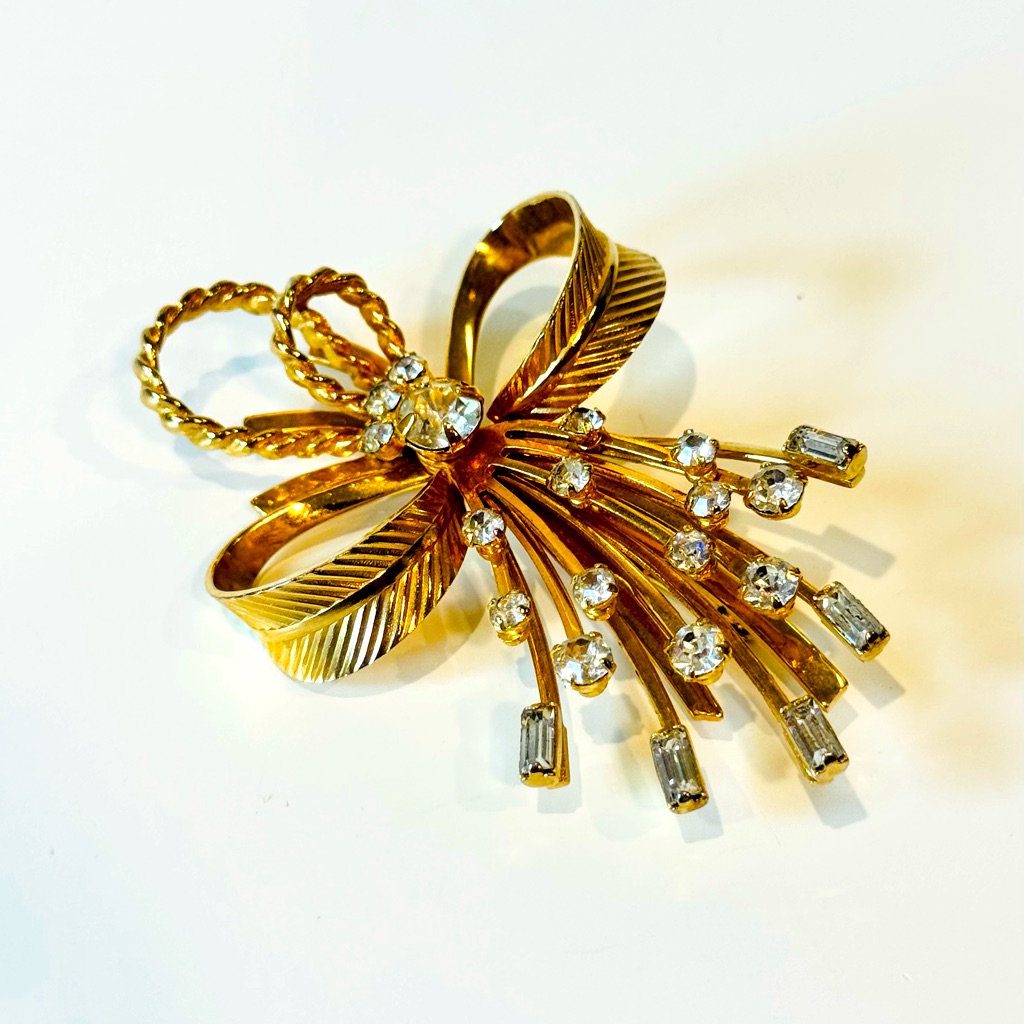 Elegant Gold Bow Brooch With Crystal Accents Vintage Glamour Accessories Fashion 21$